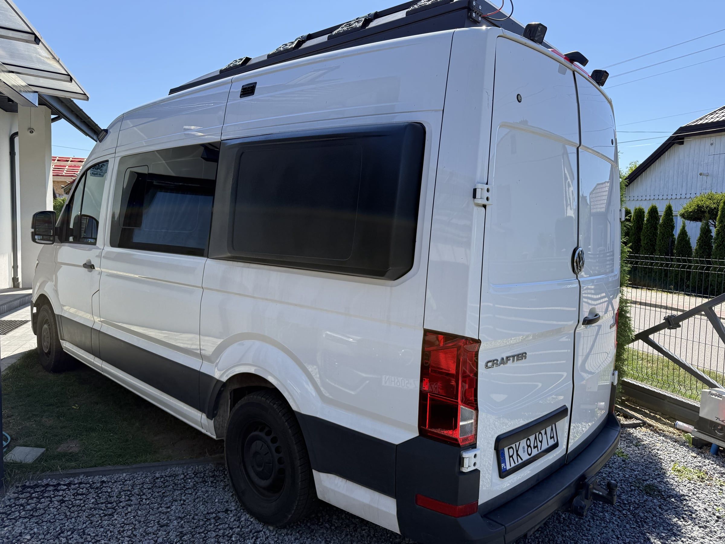 Volkswagen Crafter 4x4 — kampervan Chill-Travel z boku